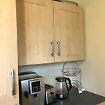 Charming 1-Bed Apartment Vibrant London Location
