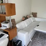 Charming 1-Bed Apartment Vibrant London Location