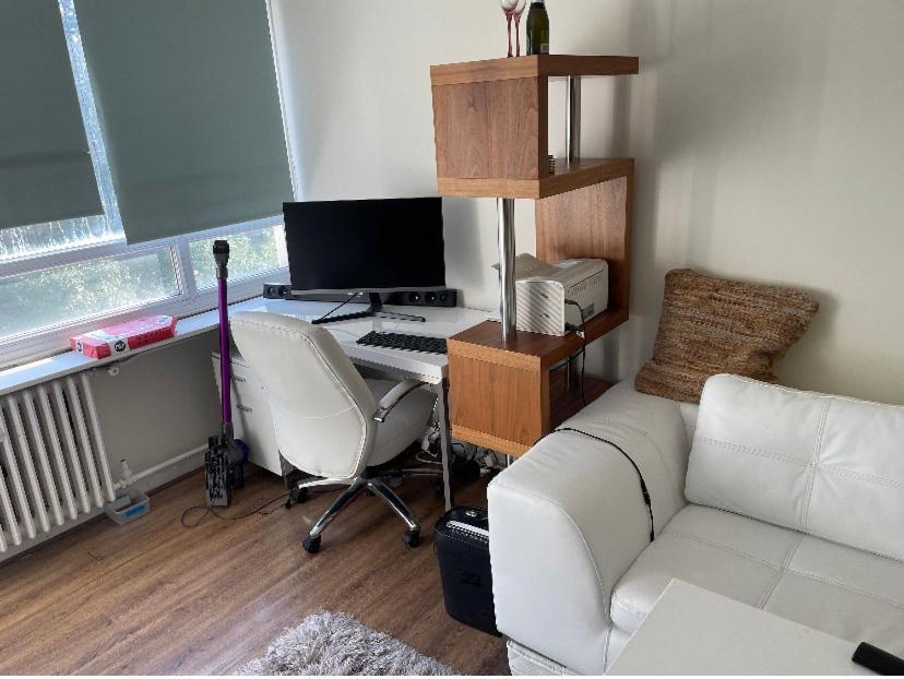 Charming 1-bed Vibrant Location Appartamento