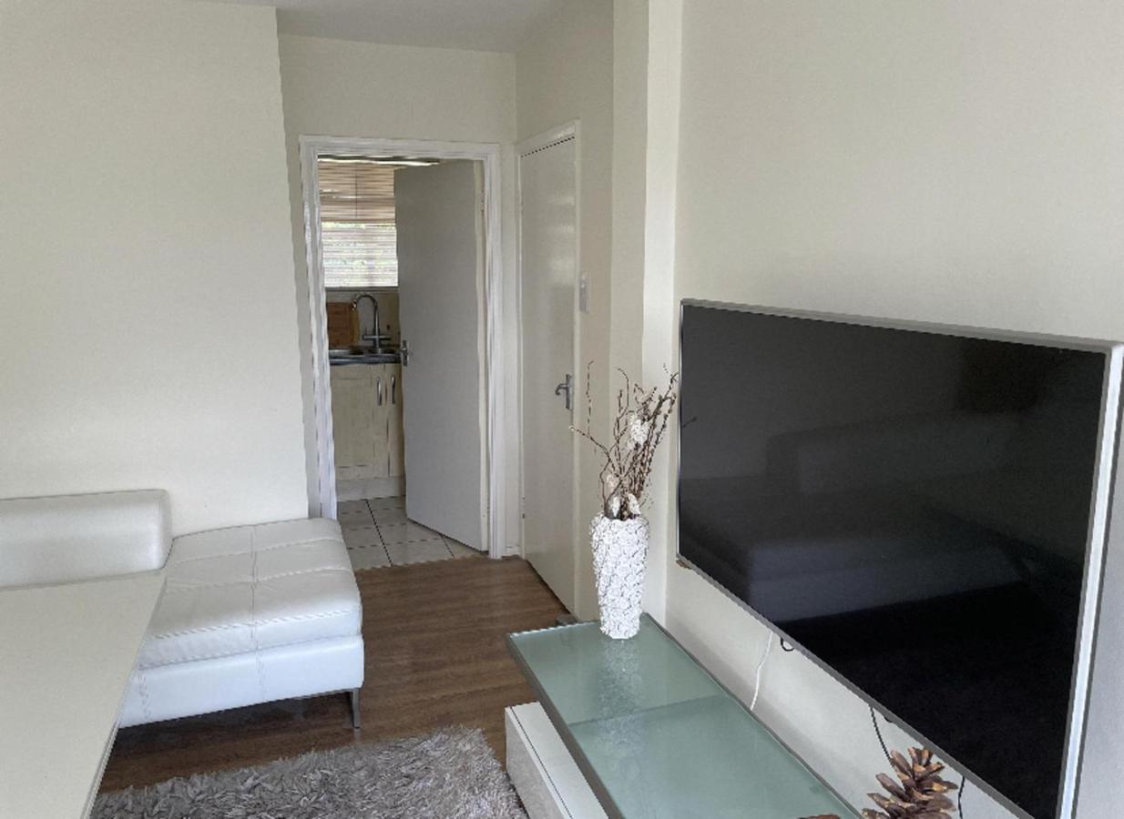Appartamento Charming 1-bed Vibrant Location *